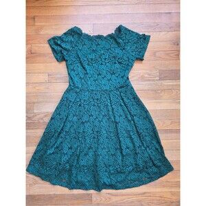 Mismay Green lace overlay short sleeve formal dress size large